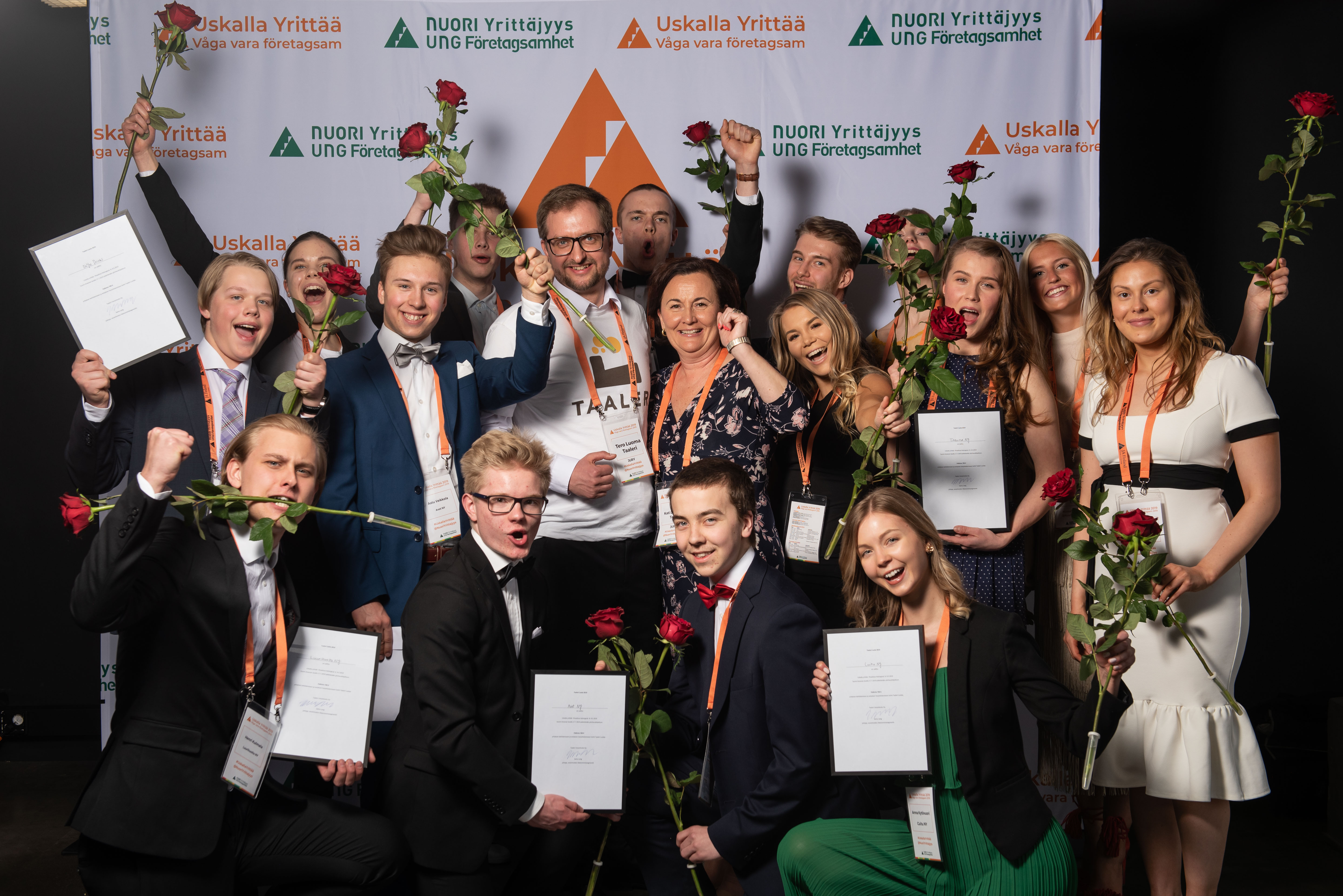 Taaleri Luolan finalistit ja tuomareita 2019